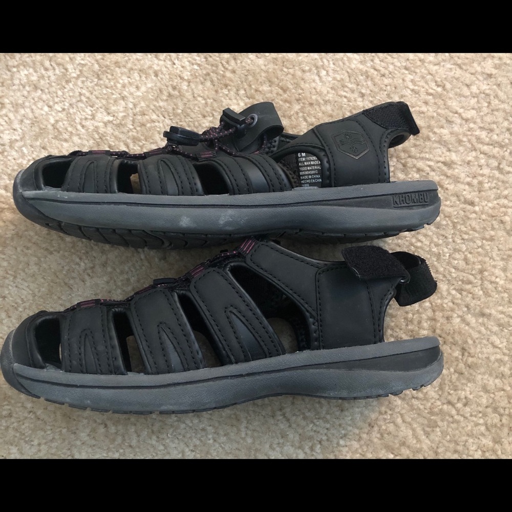 Unused black water sandals